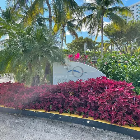 Miami Vacation Apartments Sunny Isles Beach Exterior photo